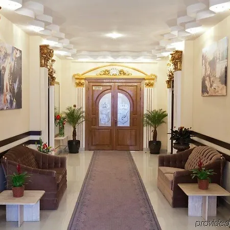 克拉约瓦皇家酒店 3*