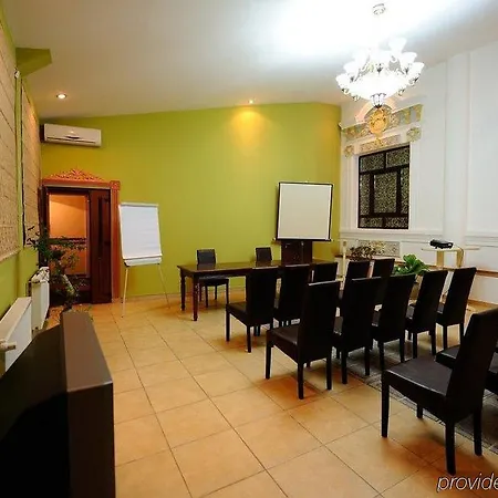 克拉约瓦皇家酒店 酒店