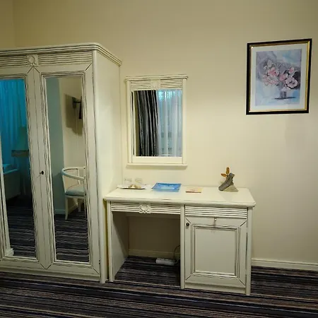 克拉约瓦皇家酒店 酒店