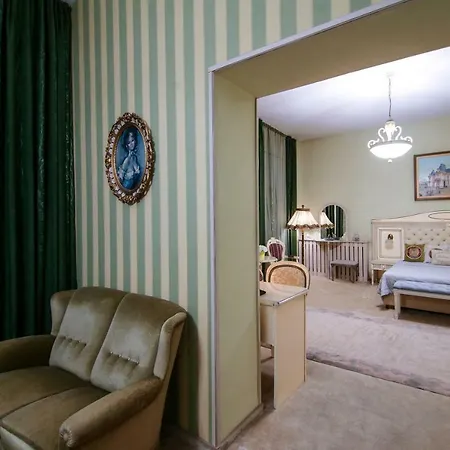 克拉约瓦皇家酒店 酒店