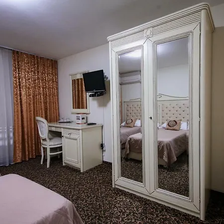 克拉约瓦皇家酒店 酒店