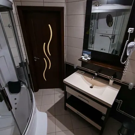 克拉约瓦皇家酒店 3*