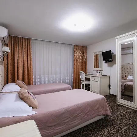 克拉约瓦皇家酒店 酒店