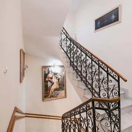 克拉约瓦皇家酒店 酒店